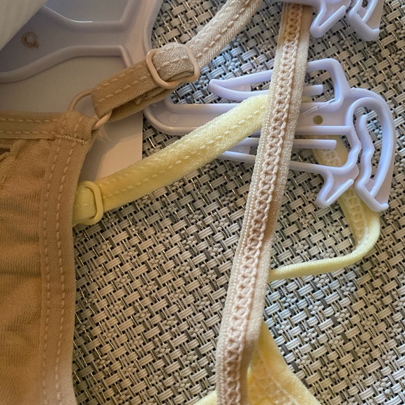 2 NWTs Bebe seamless bras - Picture 13 of 15